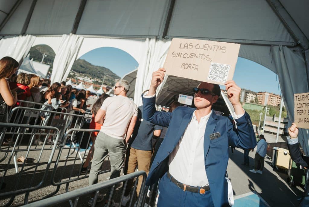 Carrusel Caja Rural case